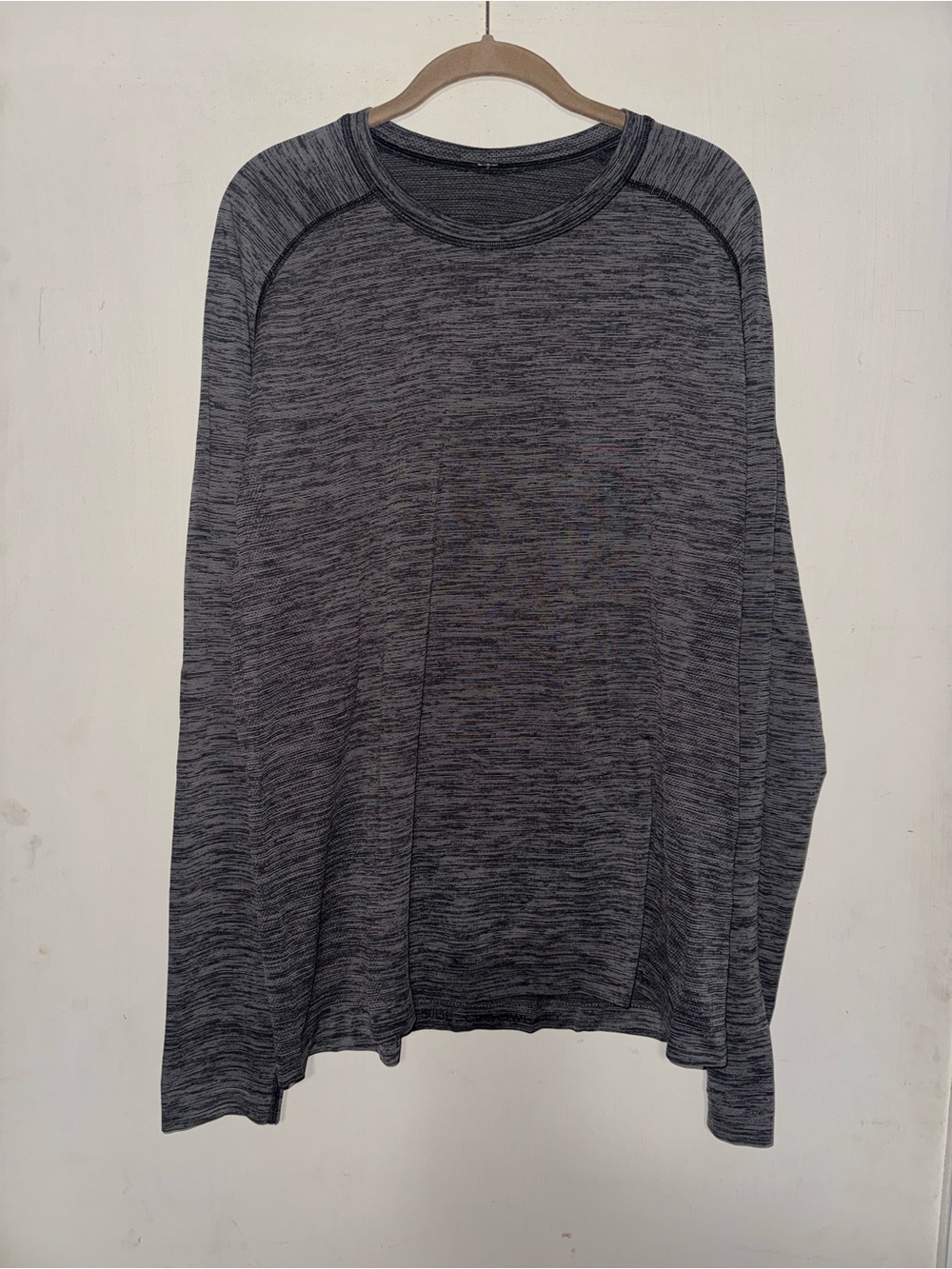lululemon athletica Men's Long Sleeve Crew - Heathered Dark Gray